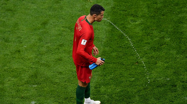 FIFA'dan tüküren oyuncuya sarı kart önerisi