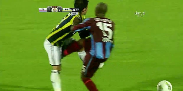 Emre Belözoğlu, futbolu bırakacağını açıkladı