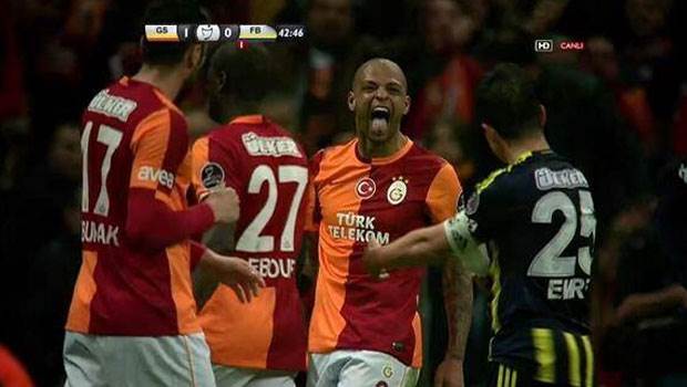 Emre Belözoğlu, futbolu bırakacağını açıkladı