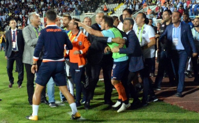 Emre Belözoğlu, futbolu bırakacağını açıkladı