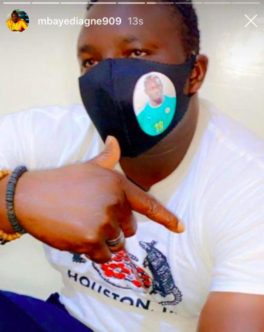 Diagne'den ilginç maske bağışı