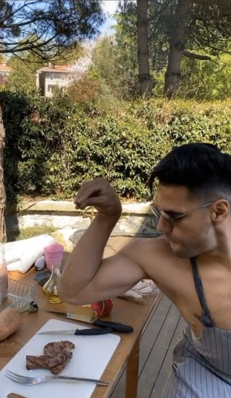 Falcao karantinada yemek yapmaya devam ediyor