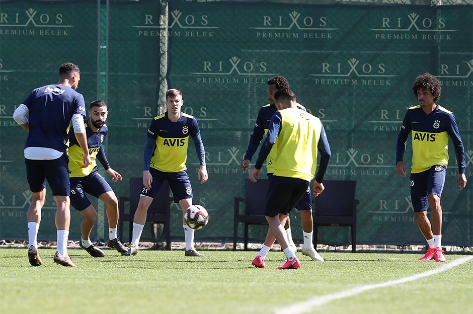 Fenerbahçe, yarın saha idmanlarına başlıyor