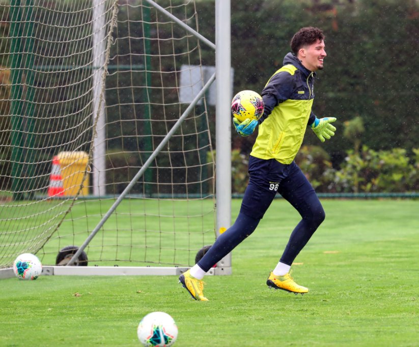 Fenerbahçeli futbolcular çalışmalara başladı