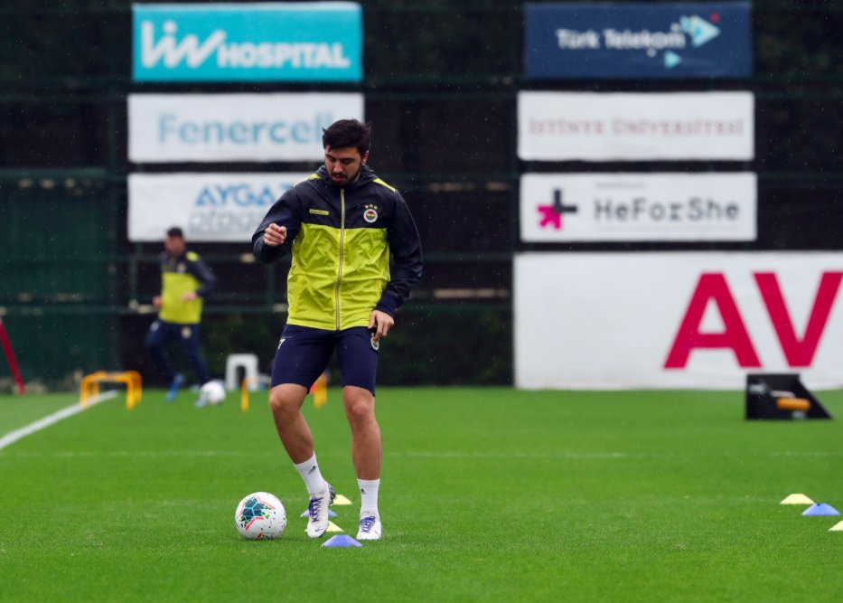 Fenerbahçeli futbolcular çalışmalara başladı