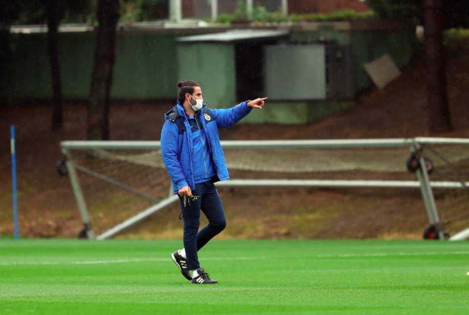 Fenerbahçeli futbolcular çalışmalara başladı