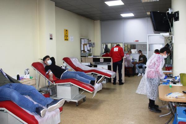 Tuncay Şanlı'dan iftar sonrası kan bağışı