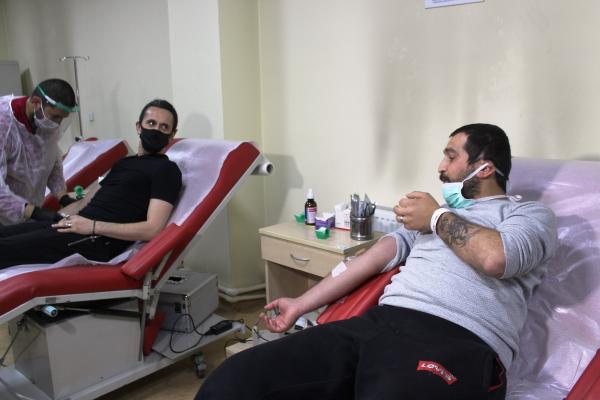 Tuncay Şanlı'dan iftar sonrası kan bağışı