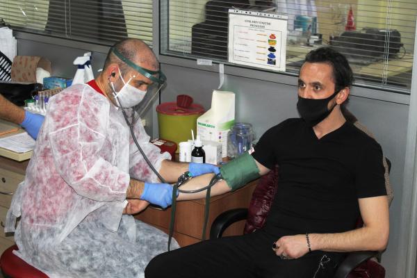 Tuncay Şanlı'dan iftar sonrası kan bağışı