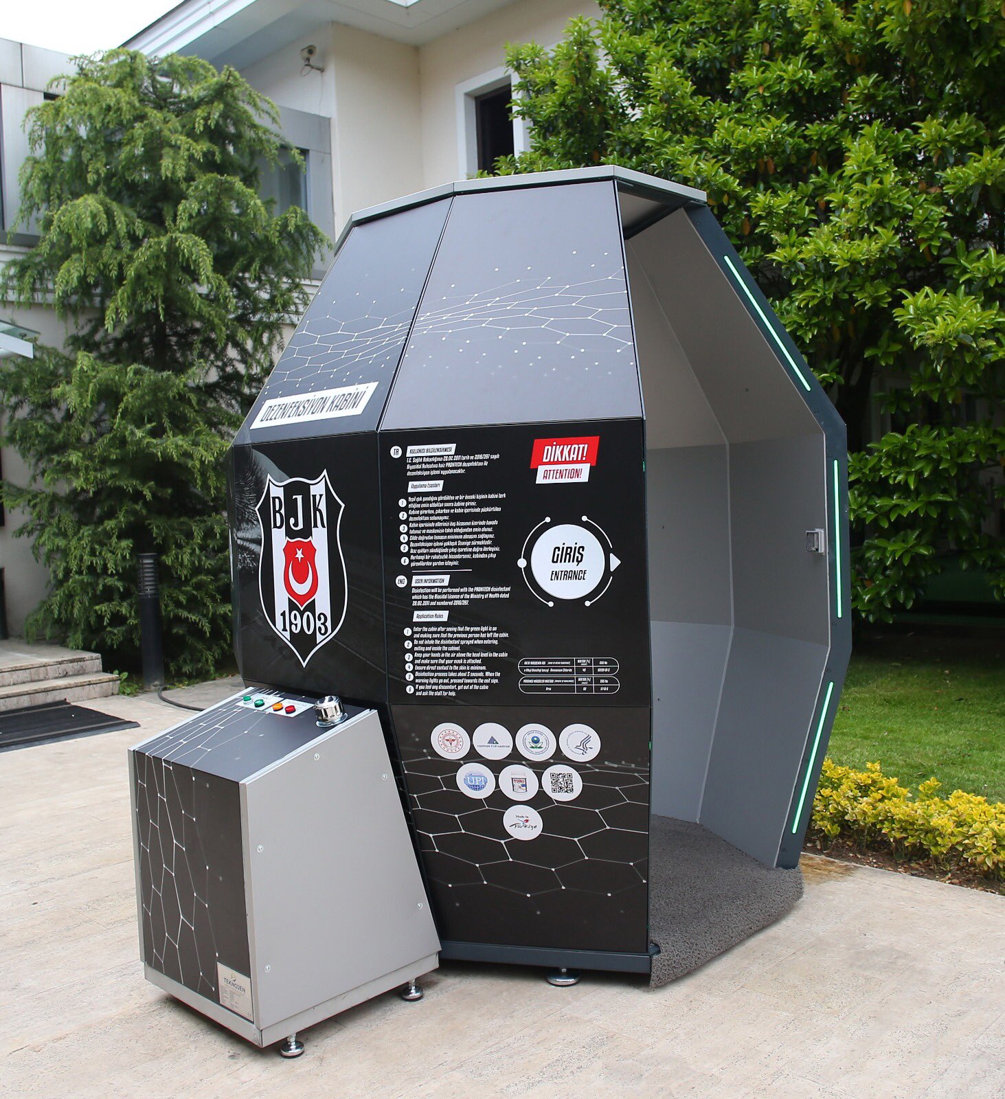 Beşiktaş dezenfekte kabini aldı