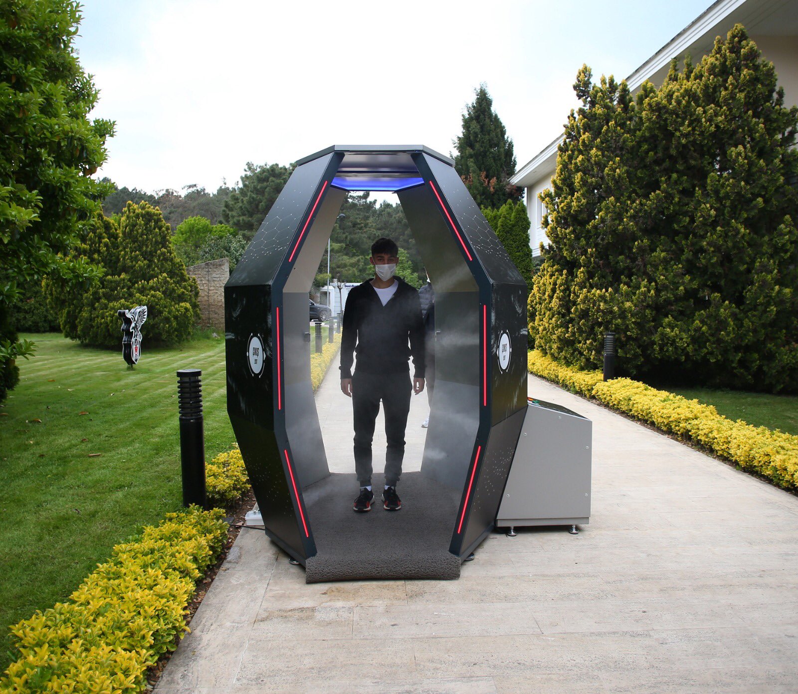 Beşiktaş dezenfekte kabini aldı