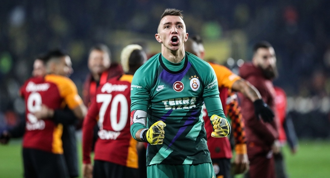 Emre Belözoğlu, Muslera'ya övgüler yağdırdı