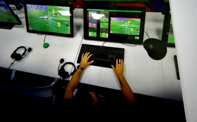 VAR hakemleri de maske takacak