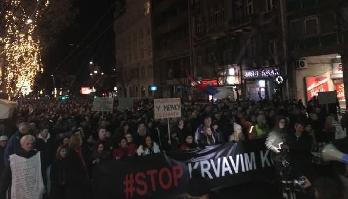 Sırbistan'da hükümet karşıtı gösteri