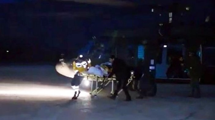 Ağrı’da mahsur kalan hastaya askeri helikopter yetişti