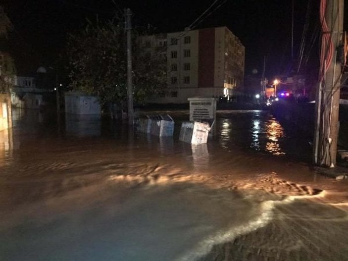 Mardin'de sağanak yağış sele dönüştü