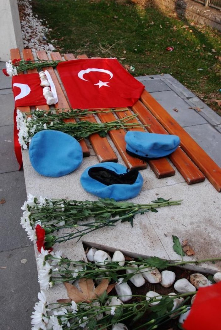 Kayseri'de canlı bomba saldırısında şehit olan 15 asker, anıldı