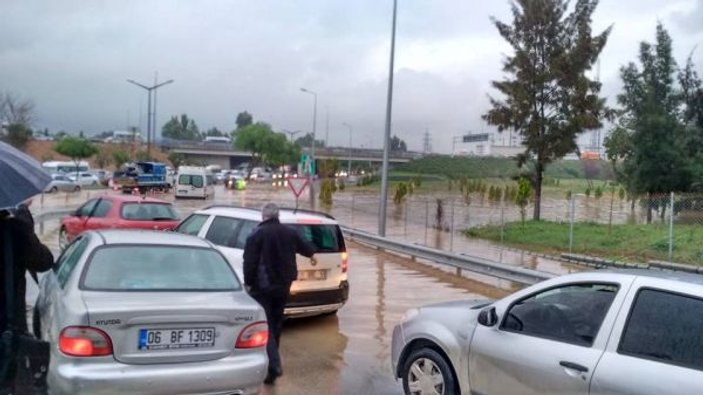 Adana'da otogarı su bastı
