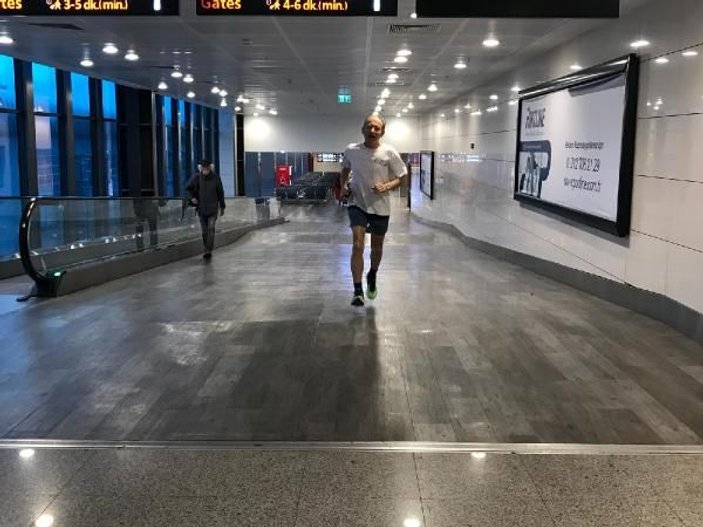 Atatürk Havalimanı'nda Sloven profesörün boş vakit koşusu