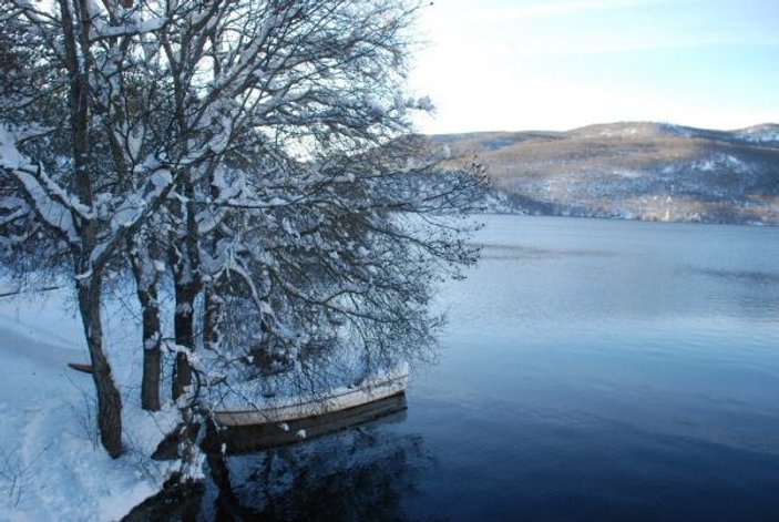 Zinav Gölü’nde eşsiz kış güzelliği