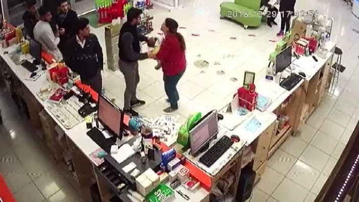 Eczacı hayat kurtarırken hırsız dükkanı soydu