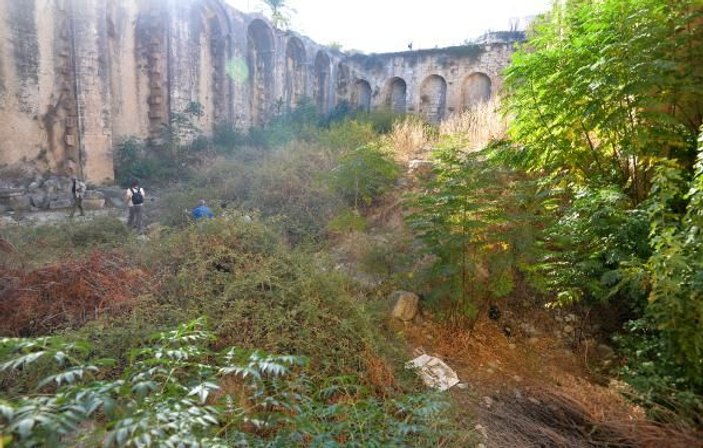 Mersin'deki tarihi su sarnıcının bakımsız hali