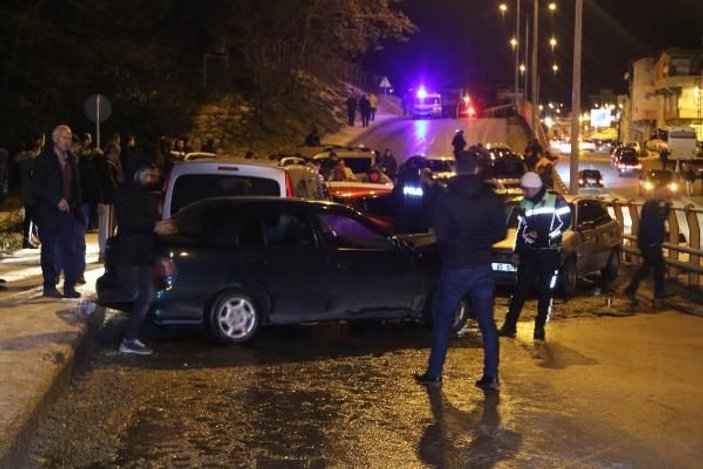 Samsun'da buzlanma: 14 araç birbirine girdi