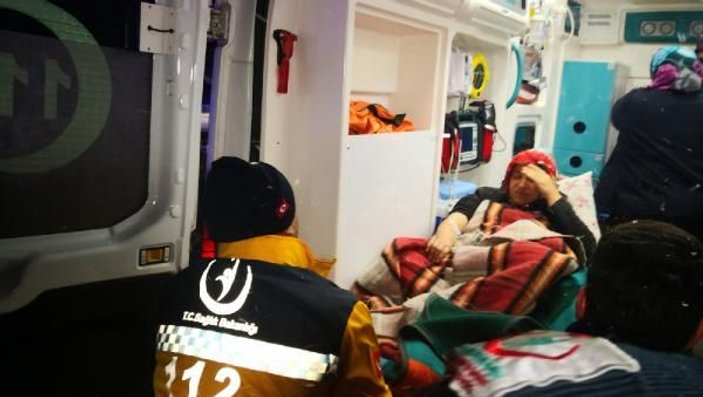 Anne adayı ambulansta doğum yaptı