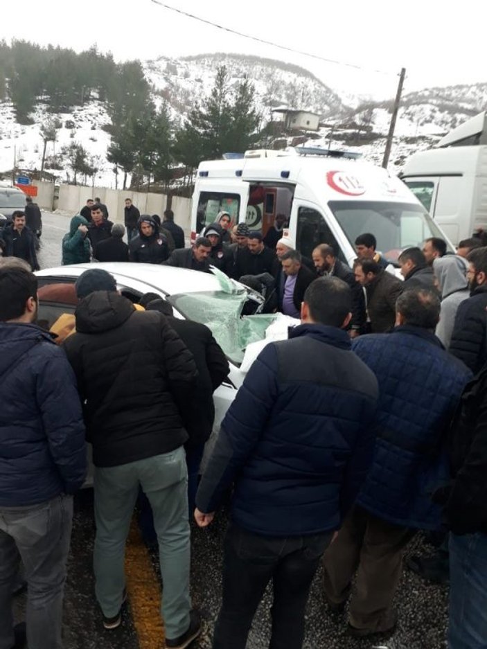 Bitlis’te trafik kazası: 1’i ağır 2 yaralı