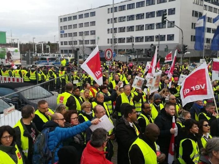 Almanya'da havalimanlarında güvenlik personelleri grevde