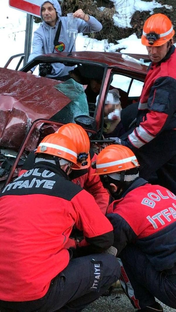Bolu'da 2 otomobil çarpıştı: 3 yaralı