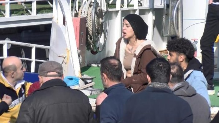 Denize atlayan kadını kurtardı gözaltına alındı