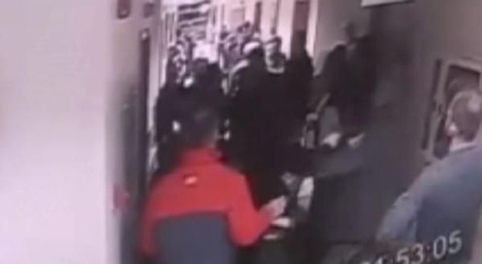 Hasta yakınları güvenlik görevlilerine saldırdı