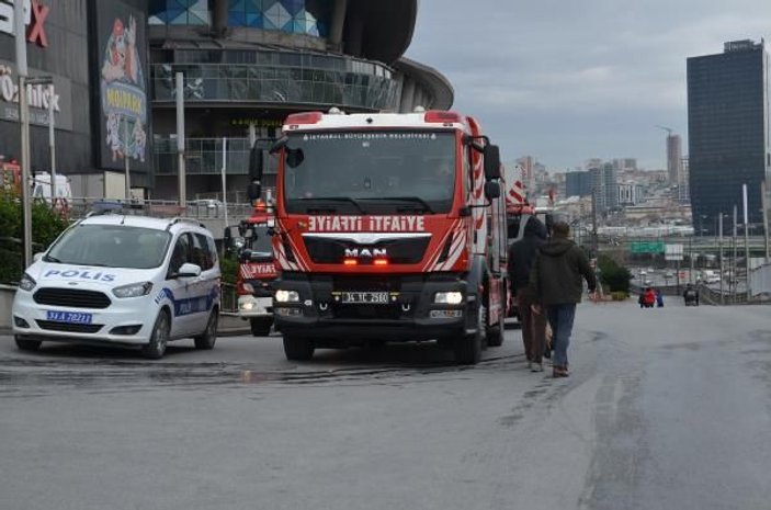 Başakşehir'de AVM'de yangın çıktı