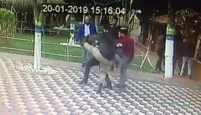 Genç kıza laf atıp erkek arkadaşını dövenlere yeniden gözaltı