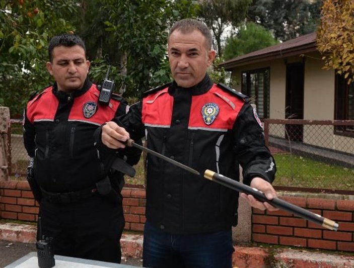 Adana'da bastondan kılıç çıktı