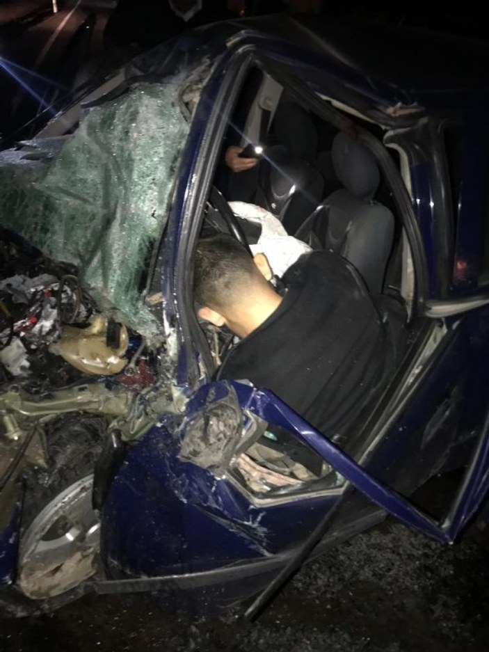 Nevşehir’de otomobil tıra çarptı