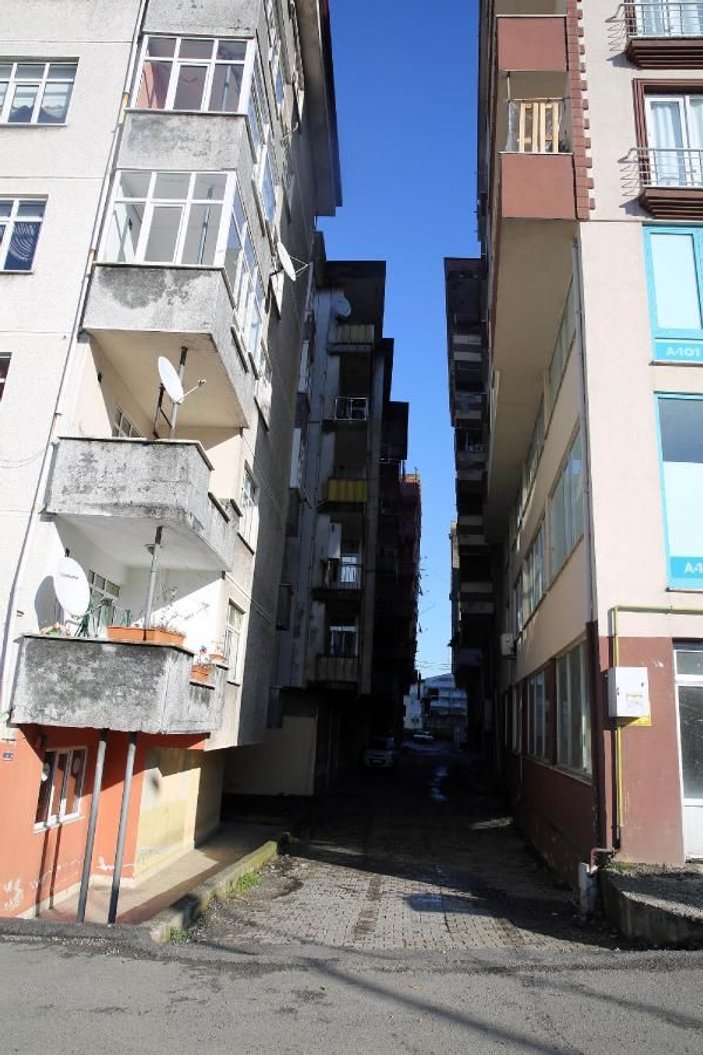 Rize'de eğimli binalar