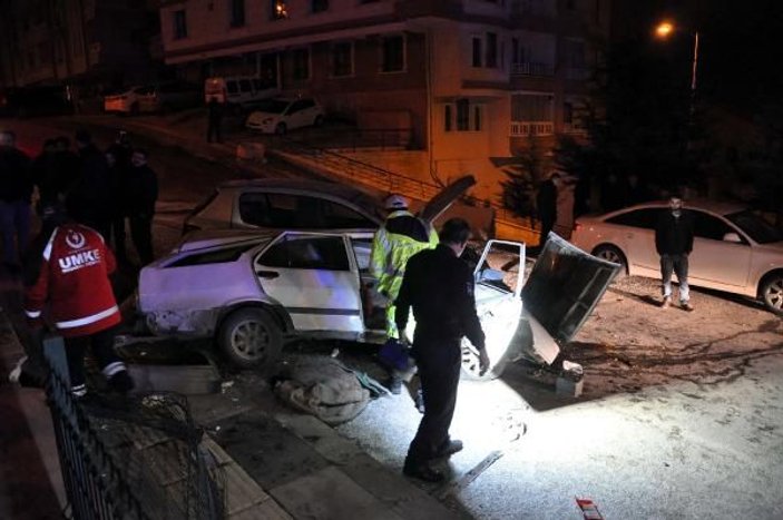 Ankara'da otomobil 50 metreden uçtu: 2 yaralı