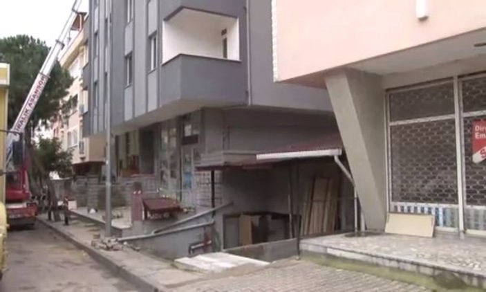 Kartal’da bir apartman daha yıkılmak üzere tahliye edildi