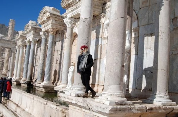 Burdur'un antik kenti Sagalassos'da kar altında tarih gezisi