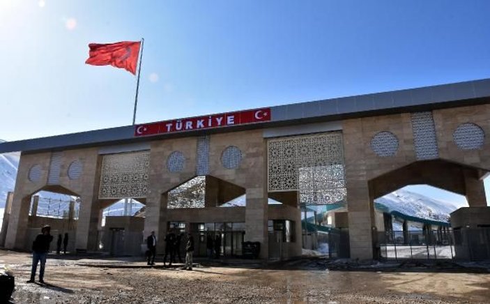 Kapıköy Gümrük Kapısı hizmete açıldı