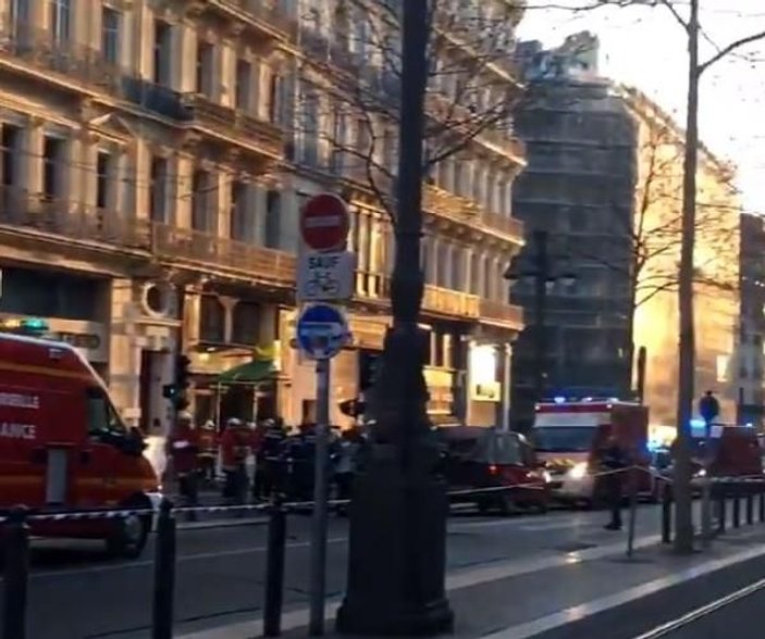 Fransa’da 5 kişiyi bıçaklayan saldırgan öldürüldü