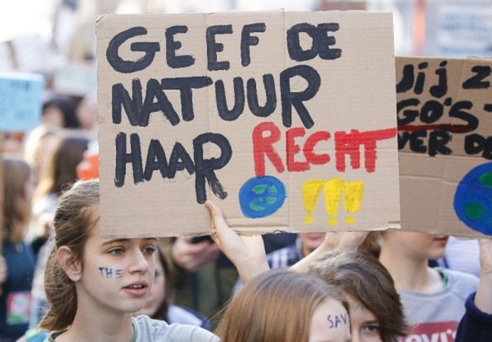 Belçika’da 10 bin kişi iklim için yürüdü
