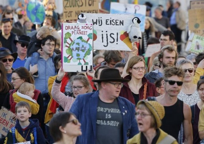 Belçika’da 10 bin kişi iklim için yürüdü