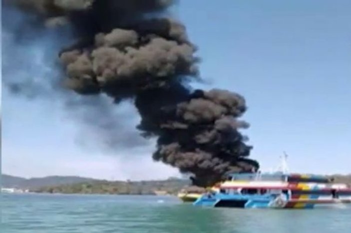 Malezya’da feribotta yangın faciası