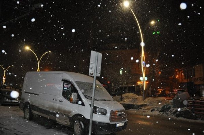 Yüksekova’da kar yağışı