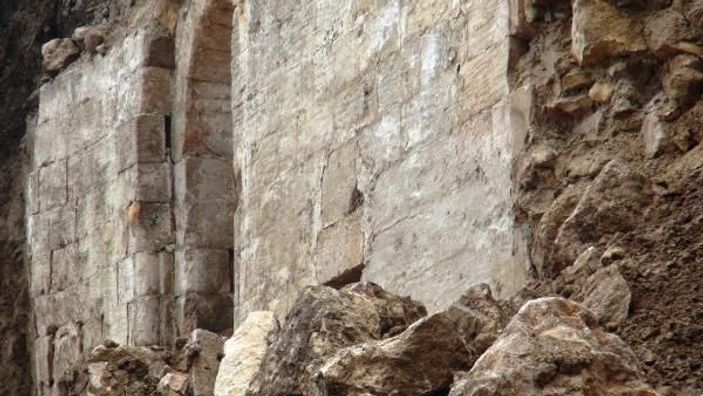 d Hükümet konağının yıkılan duvarından tarih çıktı