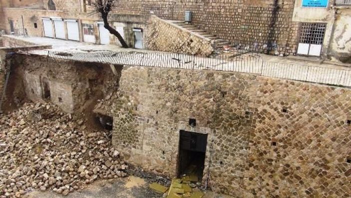 d Hükümet konağının yıkılan duvarından tarih çıktı