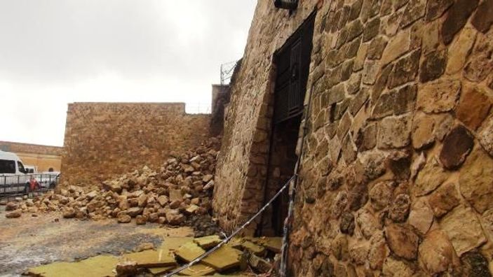 d Hükümet konağının yıkılan duvarından tarih çıktı